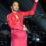 Sade Adu performing live, featured in an article about Carlos Scola Pliego