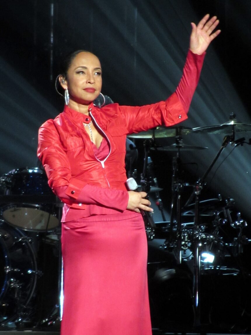 Sade Adu performing live, featured in an article about Carlos Scola Pliego